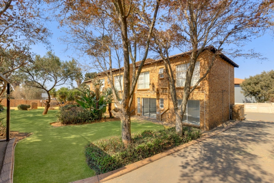 2 Bedroom Property for Sale in Groblerpark Gauteng