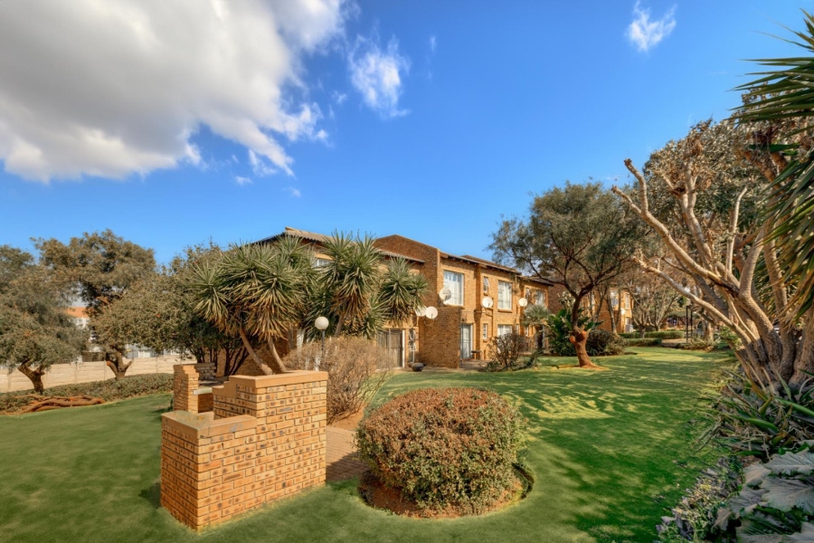 2 Bedroom Property for Sale in Groblerpark Gauteng