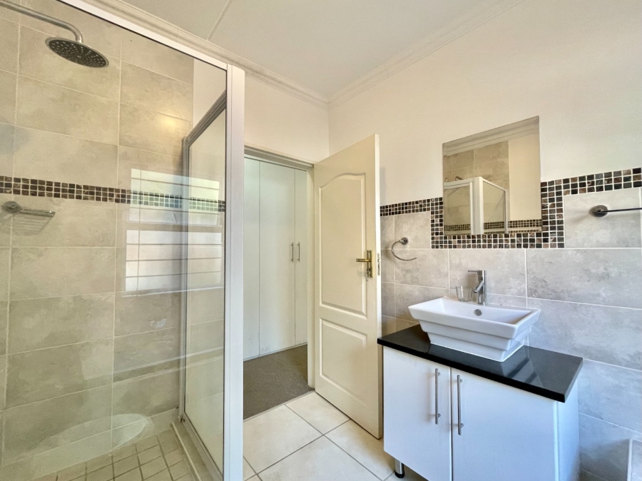 2 Bedroom Property for Sale in Saxonwold Gauteng