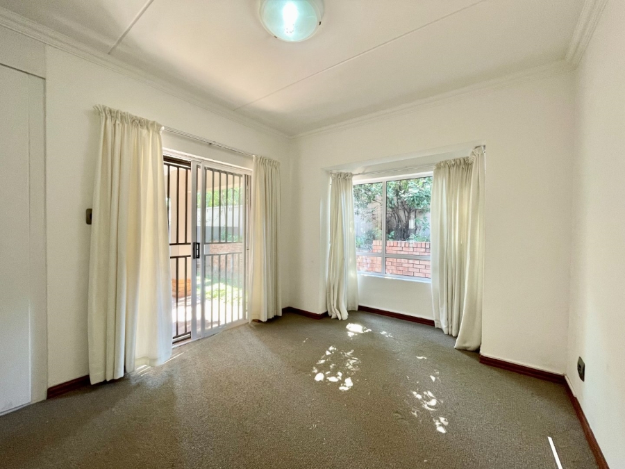 2 Bedroom Property for Sale in Saxonwold Gauteng