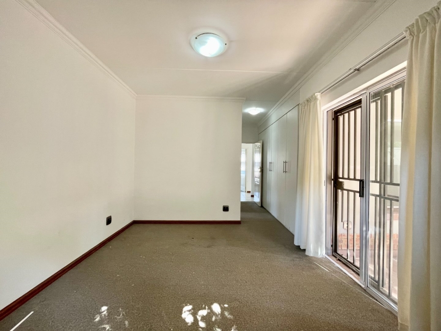 2 Bedroom Property for Sale in Saxonwold Gauteng
