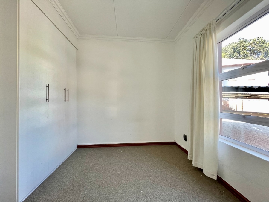 2 Bedroom Property for Sale in Saxonwold Gauteng