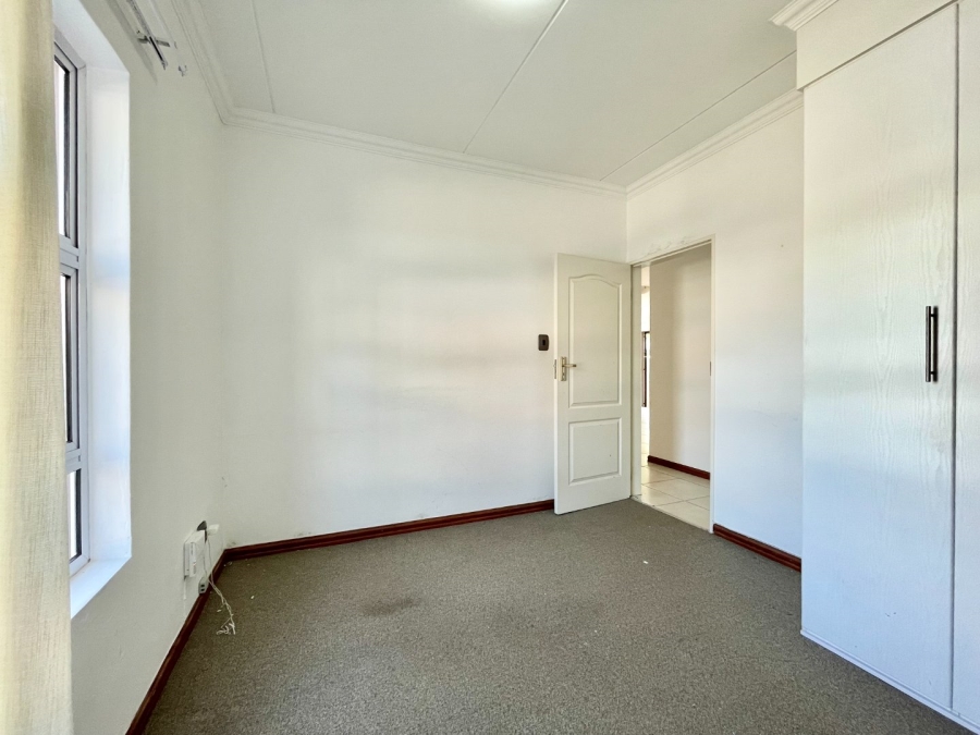 2 Bedroom Property for Sale in Saxonwold Gauteng