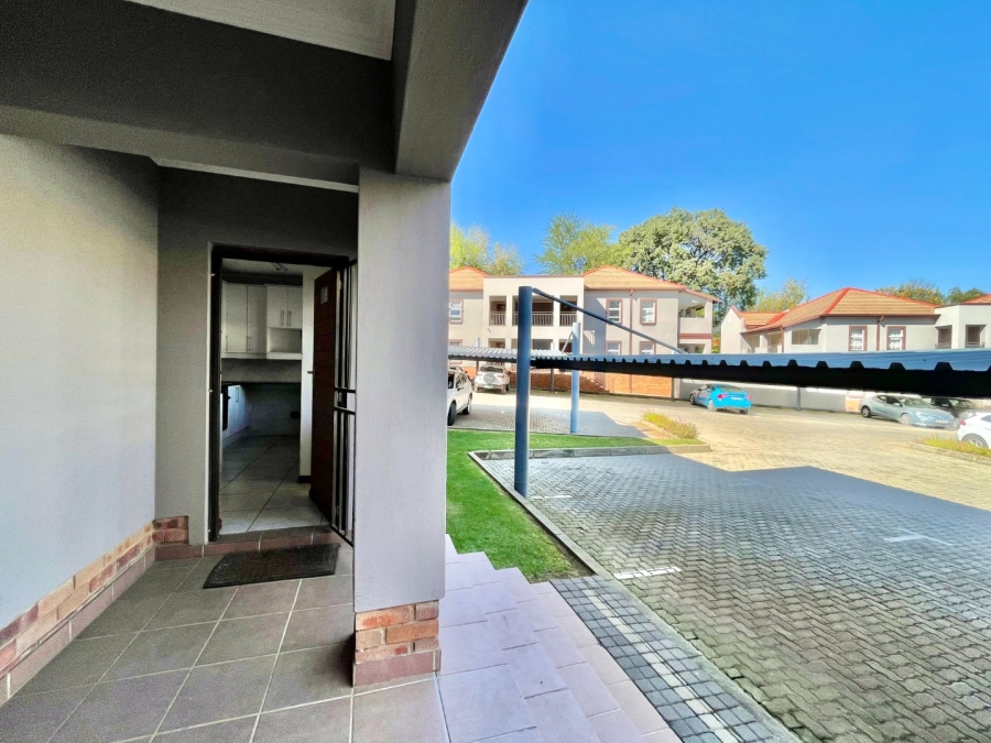 2 Bedroom Property for Sale in Saxonwold Gauteng