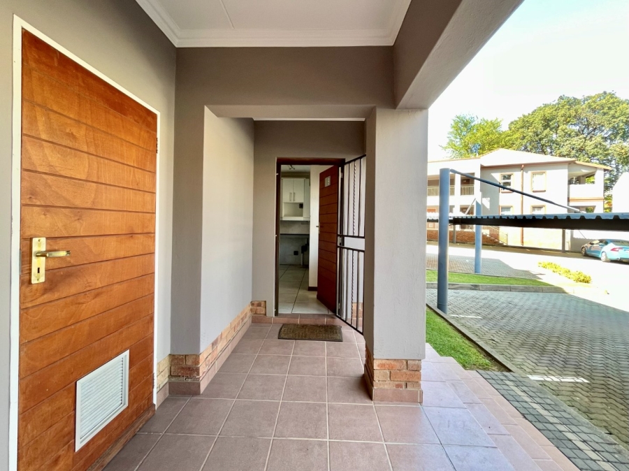 2 Bedroom Property for Sale in Saxonwold Gauteng