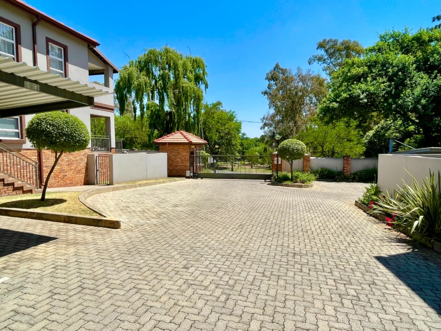 2 Bedroom Property for Sale in Saxonwold Gauteng