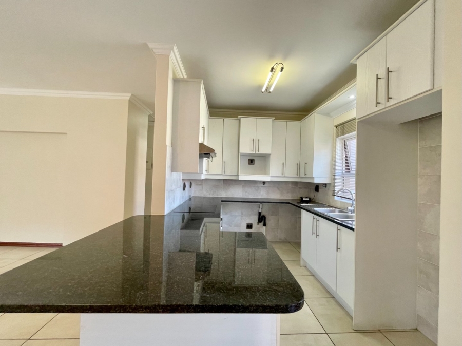 2 Bedroom Property for Sale in Saxonwold Gauteng