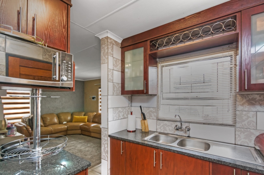 3 Bedroom Property for Sale in Kosmosdal Gauteng