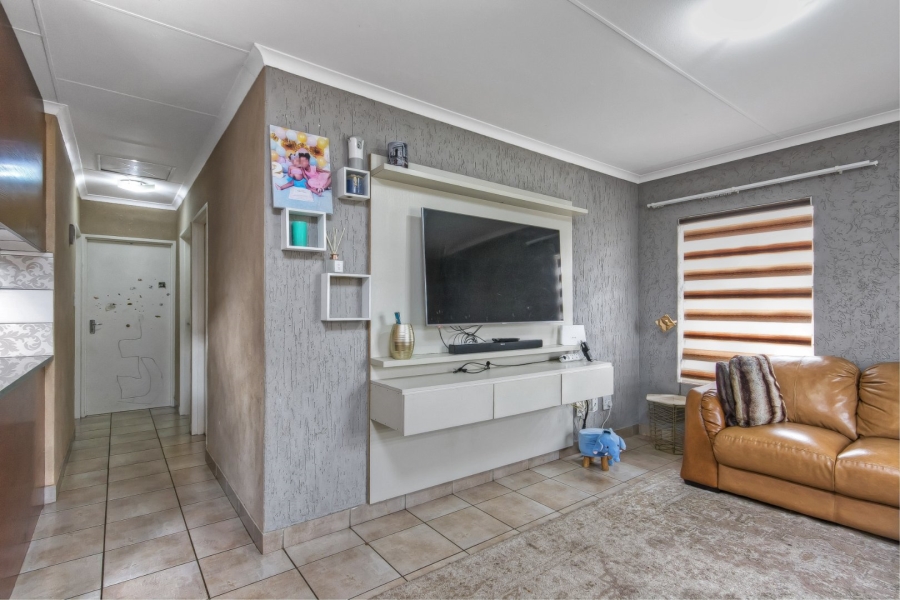 3 Bedroom Property for Sale in Kosmosdal Gauteng