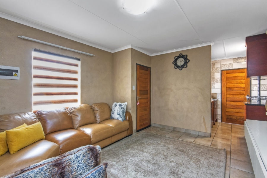 3 Bedroom Property for Sale in Kosmosdal Gauteng