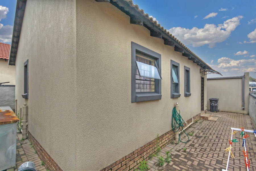 3 Bedroom Property for Sale in Kosmosdal Gauteng