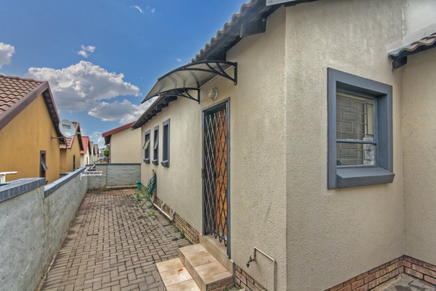 3 Bedroom Property for Sale in Kosmosdal Gauteng