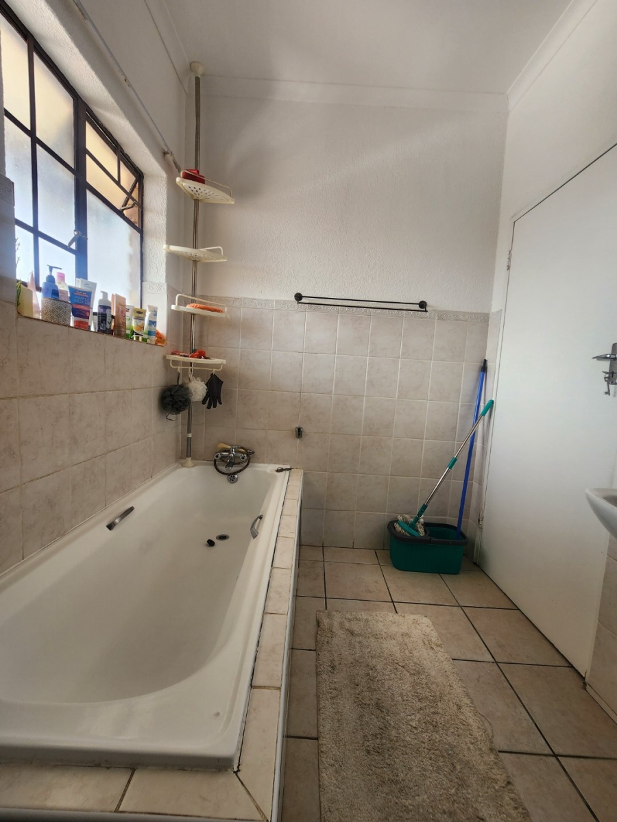 To Let 2 Bedroom Property for Rent in Halfway Gardens Gauteng