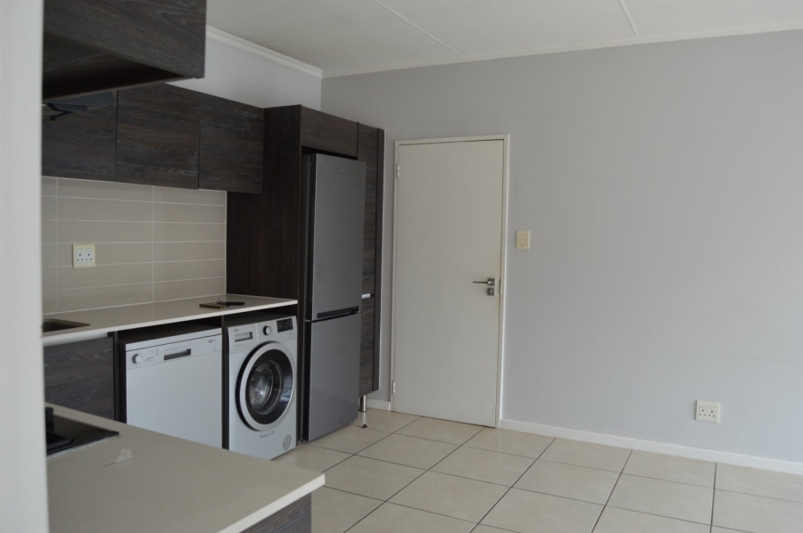 To Let 1 Bedroom Property for Rent in Bryanston Gauteng