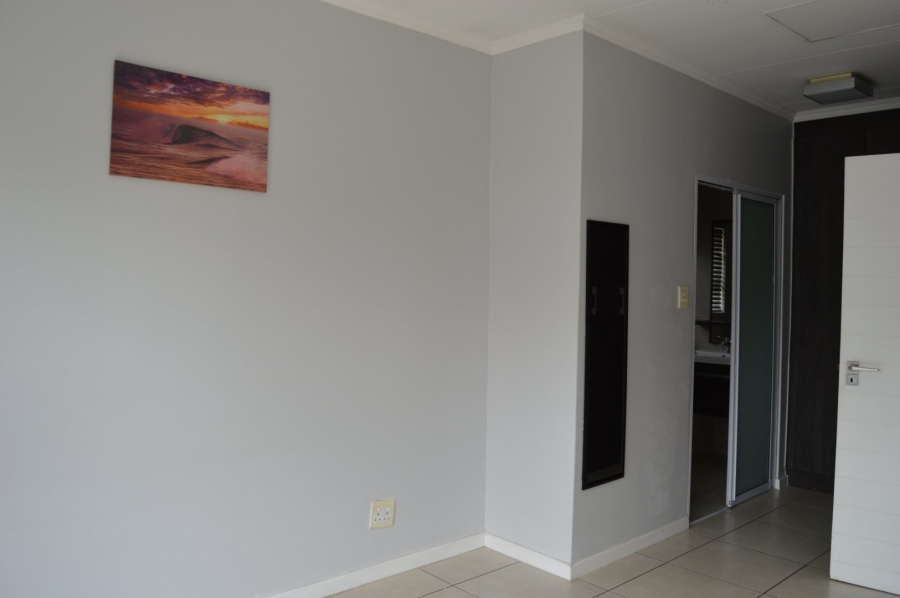To Let 1 Bedroom Property for Rent in Bryanston Gauteng