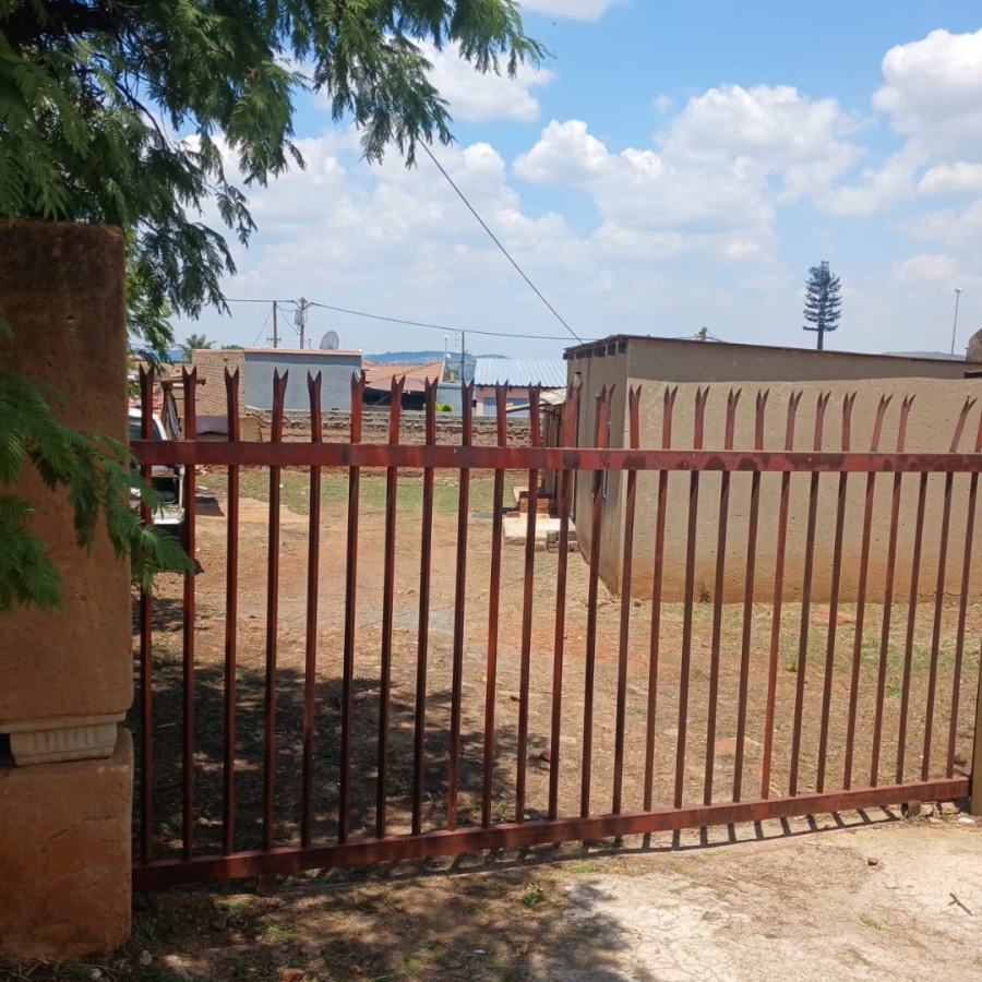 2 Bedroom Property for Sale in Lotus Gardens Gauteng