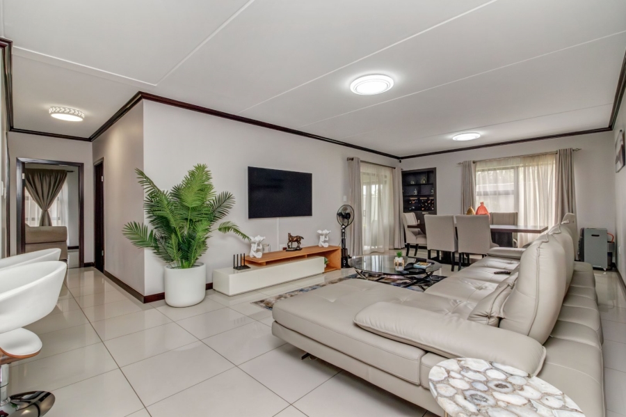3 Bedroom Property for Sale in Broadacres Gauteng