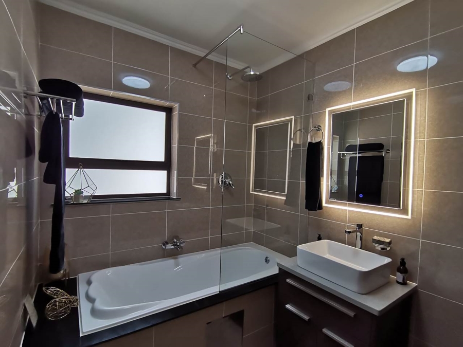 3 Bedroom Property for Sale in Broadacres Gauteng