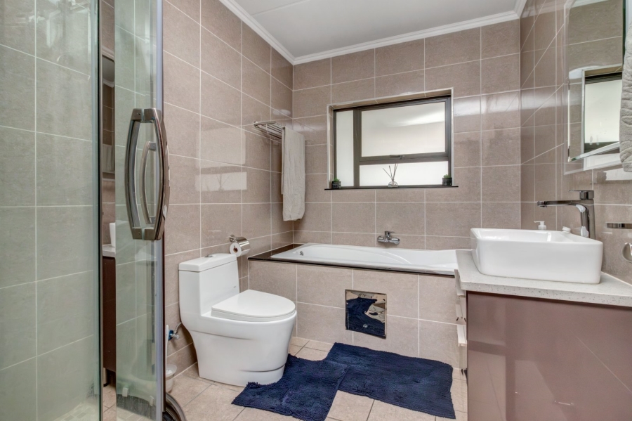 3 Bedroom Property for Sale in Broadacres Gauteng