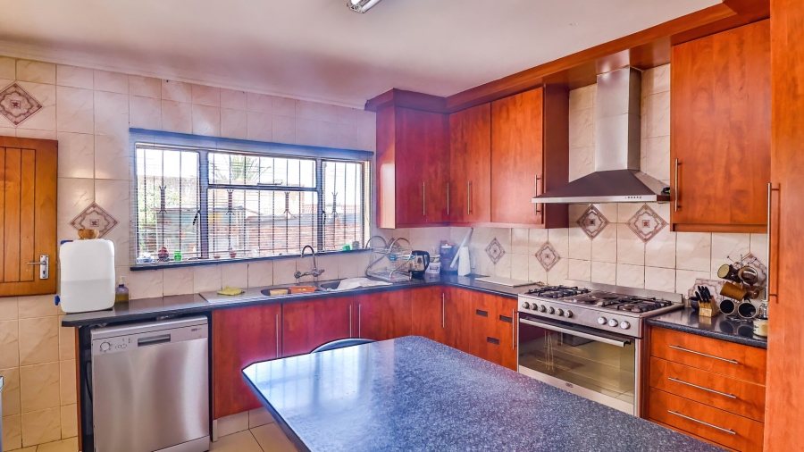 6 Bedroom Property for Sale in Lenasia South Gauteng