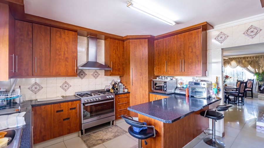 6 Bedroom Property for Sale in Lenasia South Gauteng