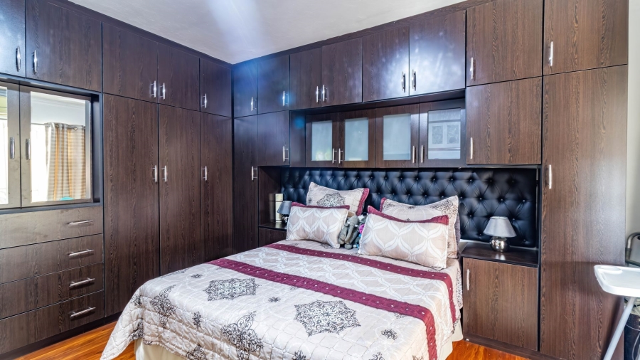 6 Bedroom Property for Sale in Lenasia South Gauteng