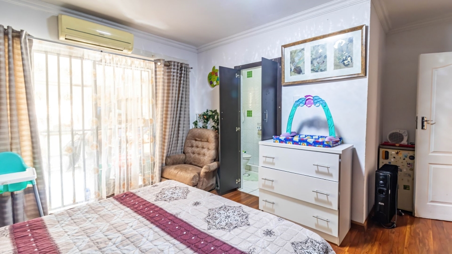 6 Bedroom Property for Sale in Lenasia South Gauteng