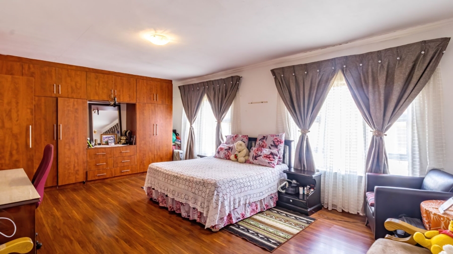 6 Bedroom Property for Sale in Lenasia South Gauteng