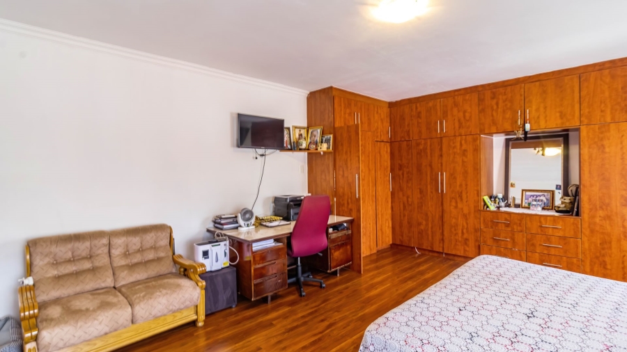 6 Bedroom Property for Sale in Lenasia South Gauteng