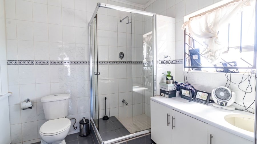 6 Bedroom Property for Sale in Lenasia South Gauteng