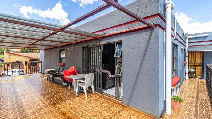 6 Bedroom Property for Sale in Lenasia South Gauteng