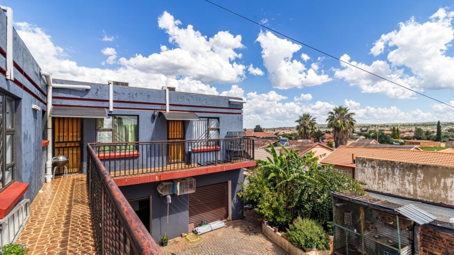 6 Bedroom Property for Sale in Lenasia South Gauteng