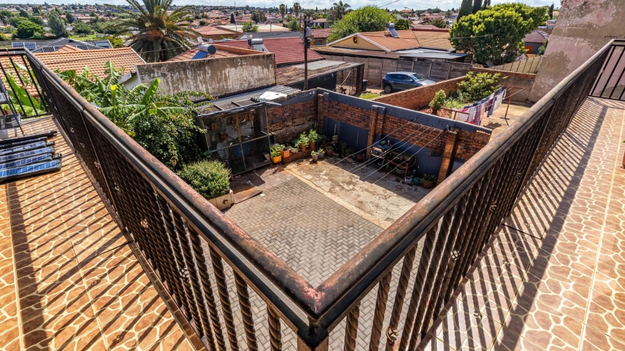 6 Bedroom Property for Sale in Lenasia South Gauteng