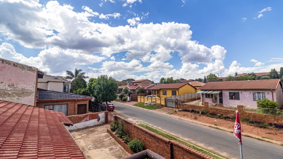 6 Bedroom Property for Sale in Lenasia South Gauteng