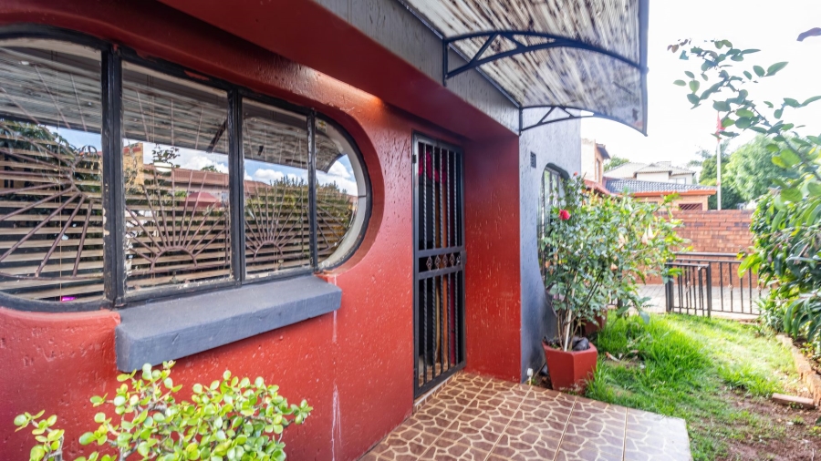 6 Bedroom Property for Sale in Lenasia South Gauteng