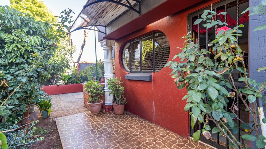 6 Bedroom Property for Sale in Lenasia South Gauteng