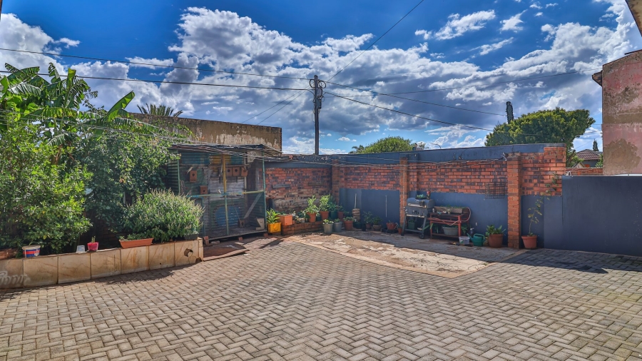 6 Bedroom Property for Sale in Lenasia South Gauteng