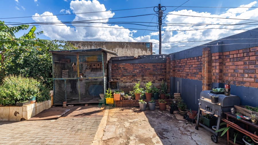 6 Bedroom Property for Sale in Lenasia South Gauteng