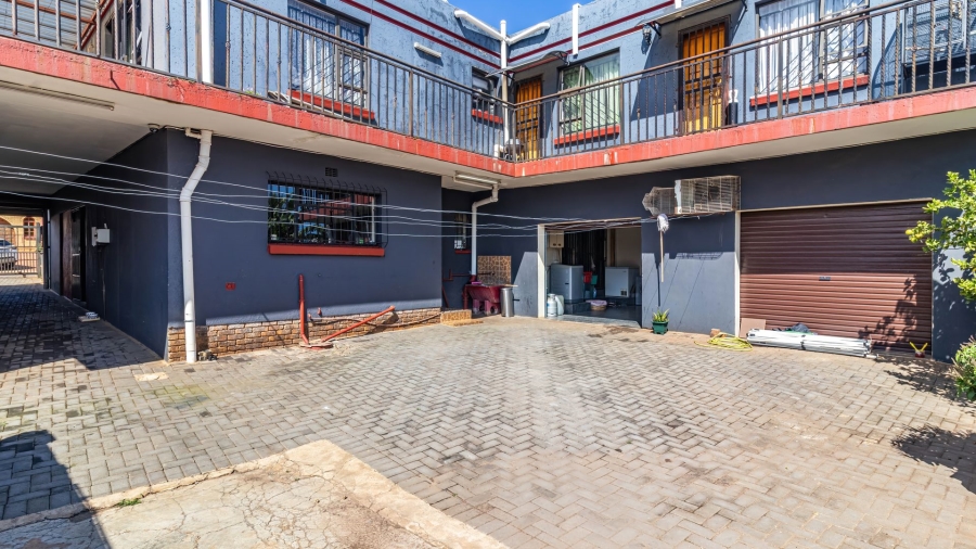 6 Bedroom Property for Sale in Lenasia South Gauteng