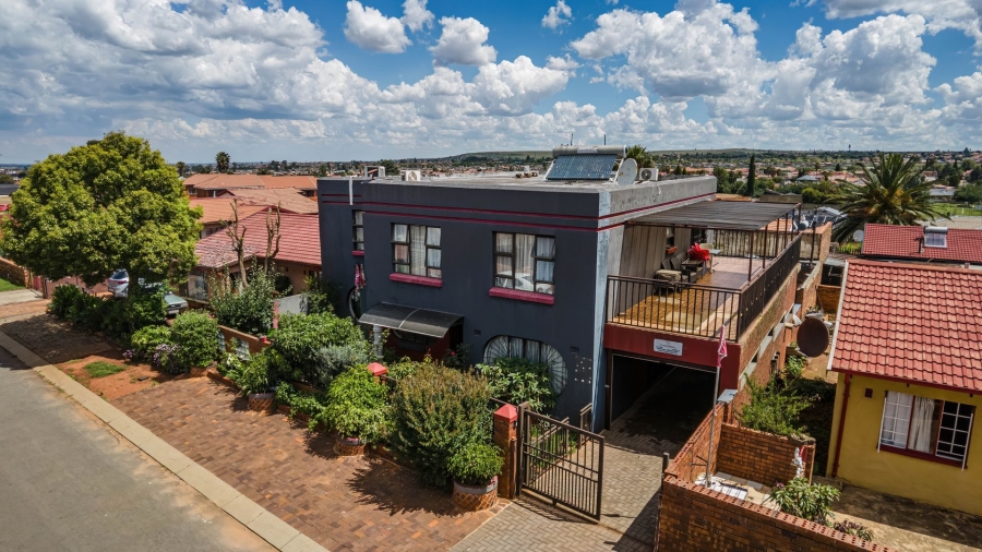 6 Bedroom Property for Sale in Lenasia South Gauteng