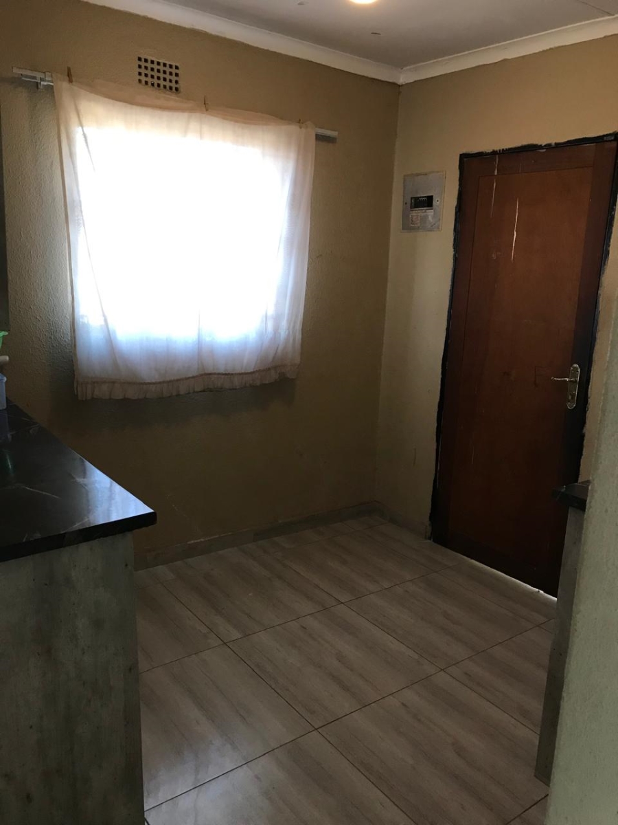 2 Bedroom Property for Sale in Protea Glen Gauteng