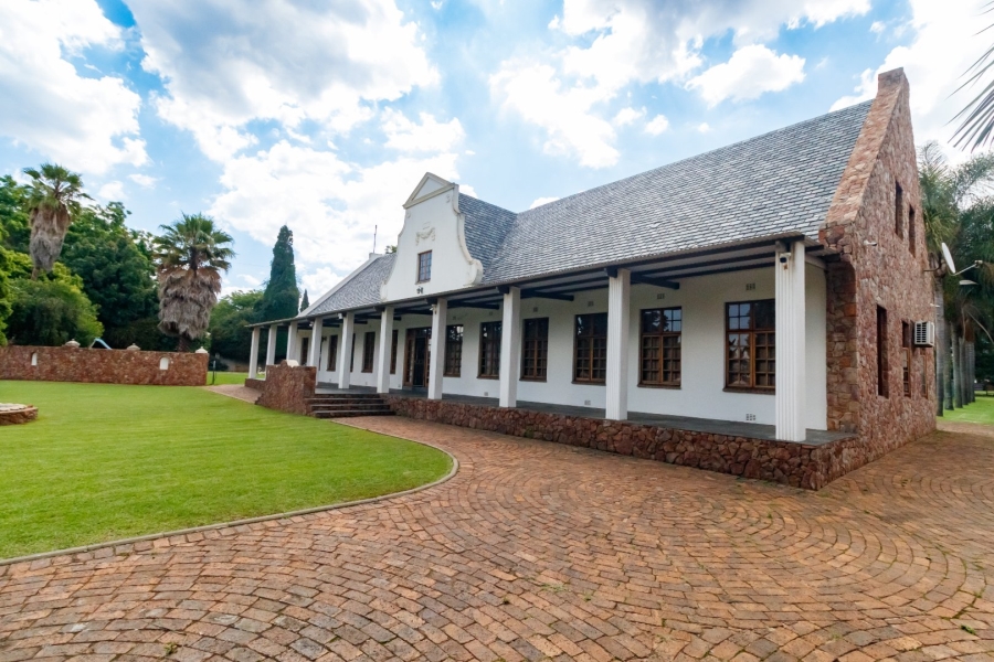 5 Bedroom Property for Sale in Fairlead Gauteng