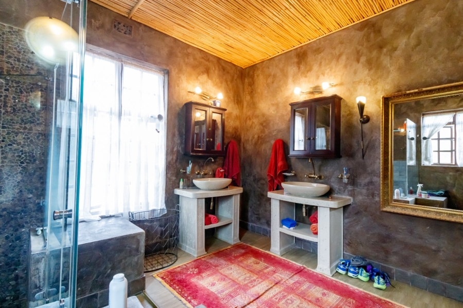 5 Bedroom Property for Sale in Fairlead Gauteng