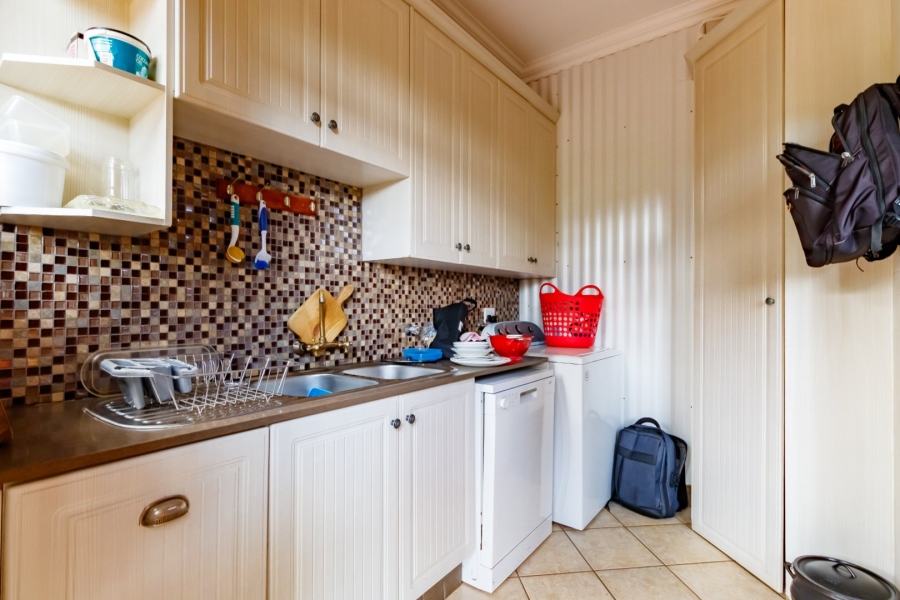 5 Bedroom Property for Sale in Fairlead Gauteng