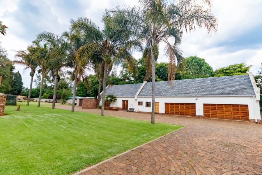 5 Bedroom Property for Sale in Fairlead Gauteng