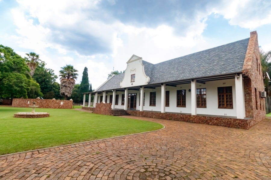 5 Bedroom Property for Sale in Fairlead Gauteng