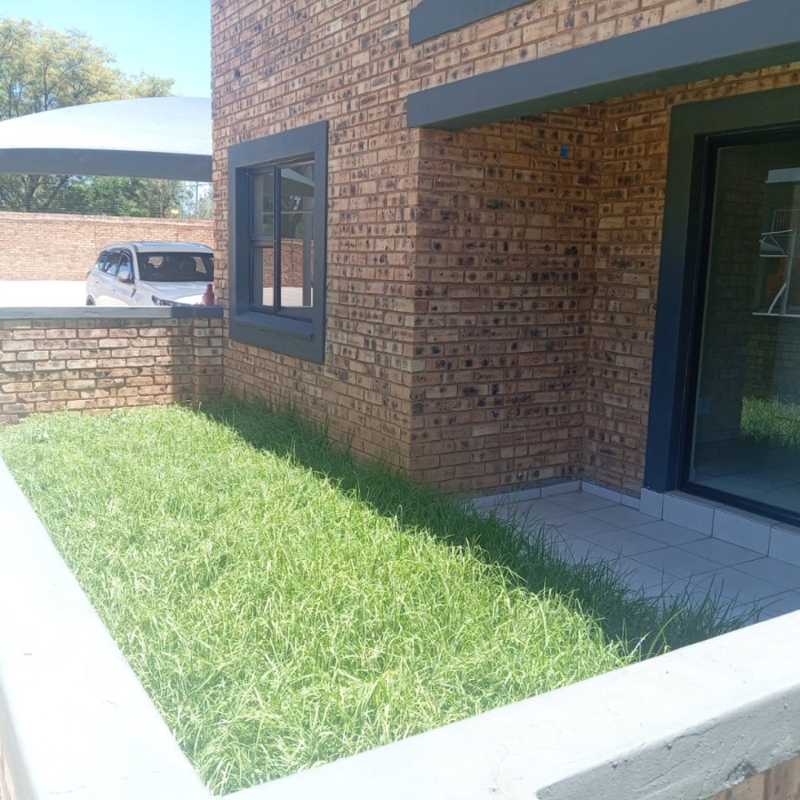 To Let 2 Bedroom Property for Rent in Cloverdene Gauteng