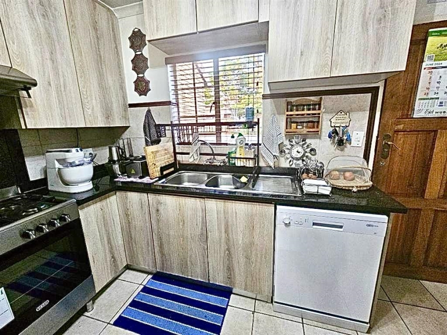 To Let 3 Bedroom Property for Rent in Monavoni Gauteng