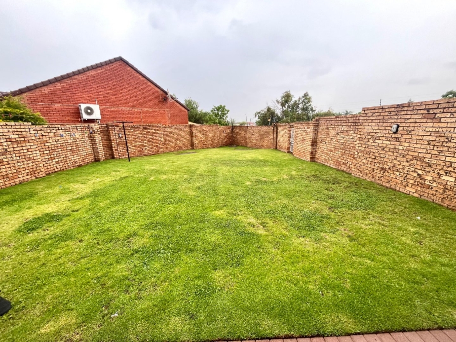 To Let 3 Bedroom Property for Rent in Monavoni Gauteng