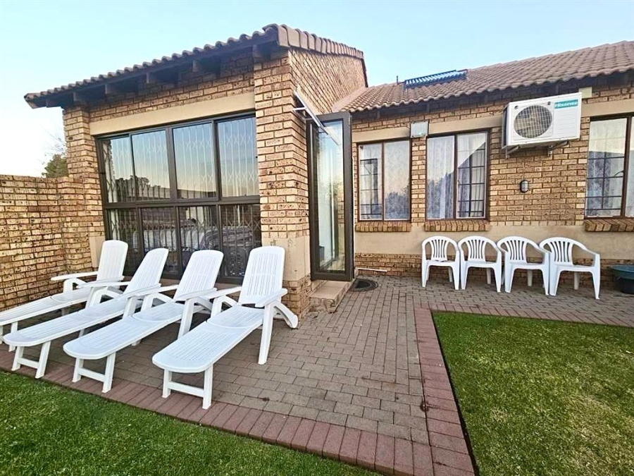 To Let 3 Bedroom Property for Rent in Monavoni Gauteng